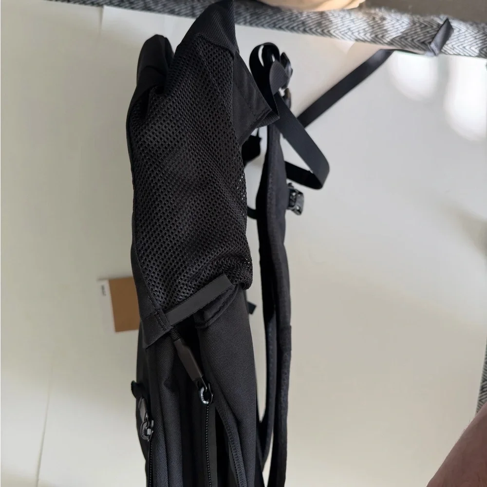 Brand new The North Face Vault Black Backpack - Picture 7 of 8
